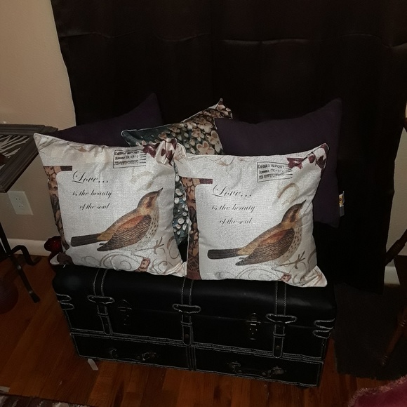 2 new pillows - Picture 2 of 2